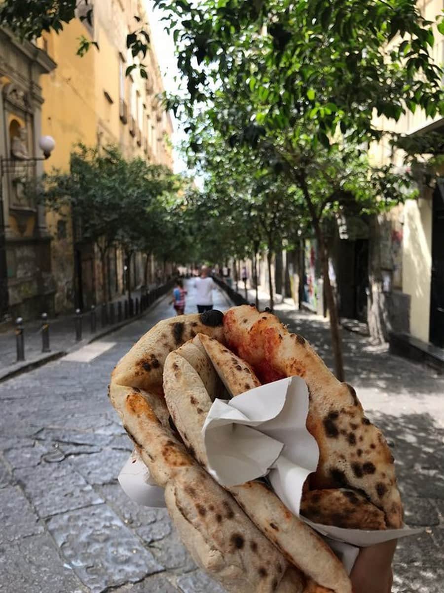 Pizza A Portafoglio Storia Curiosit E Come Si Mangia Gambero Rosso