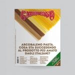 La copertina del numero di agosto del Gambero Rosso, con spaghetti su fondo bianco