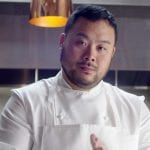 David Chang in giacca da chef in cucina