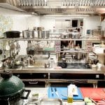 La cucina a vista di Linfa a San Gimignano ristorante