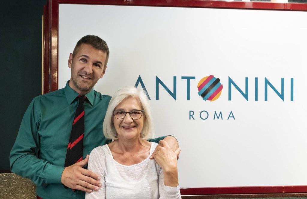 Maurizio e Paola Antonini davanti al nuovo logo