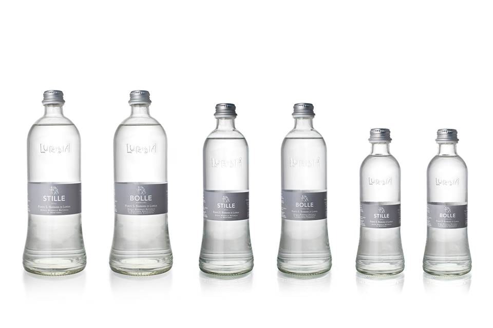 Bottiglie in vetro di acqua Lurisia