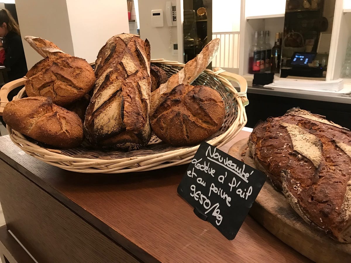 Il pane sul banco di Boulom a Parigi