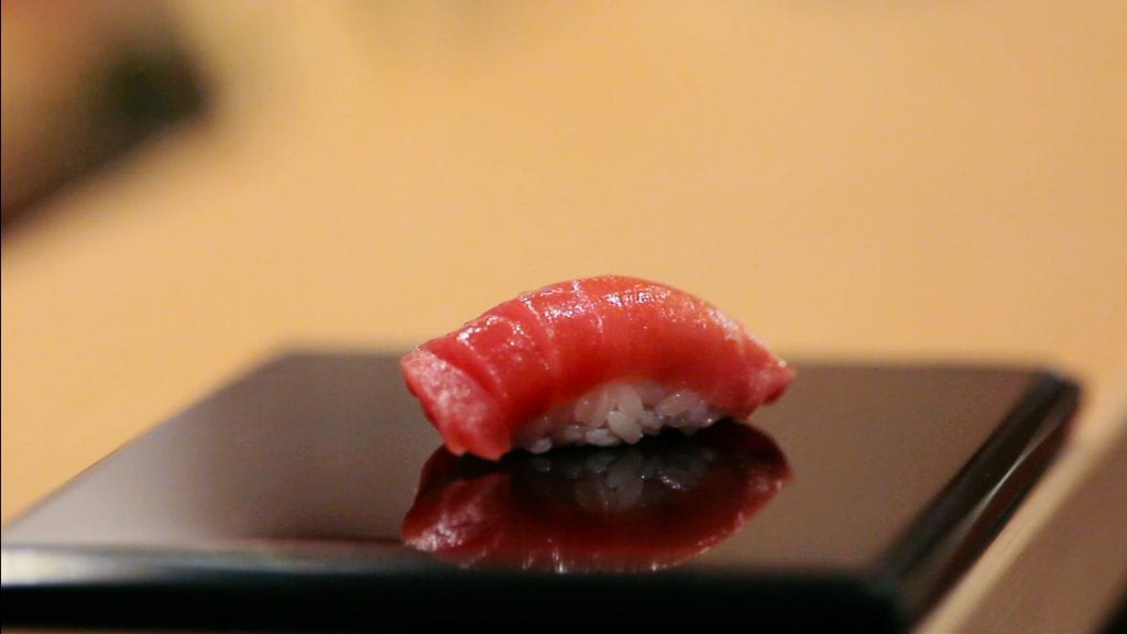 Un nigiri con tonno rosso di Jiro Ono a Tokyo