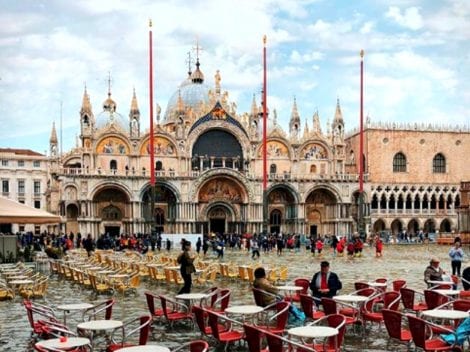 Piazza San Marco vista dai tavoli di un bar