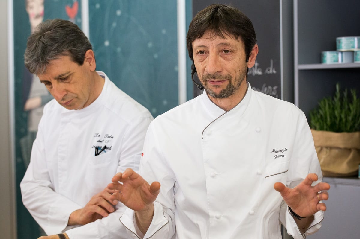 Maurizio e Sandro Serva durante una lezione di cucina