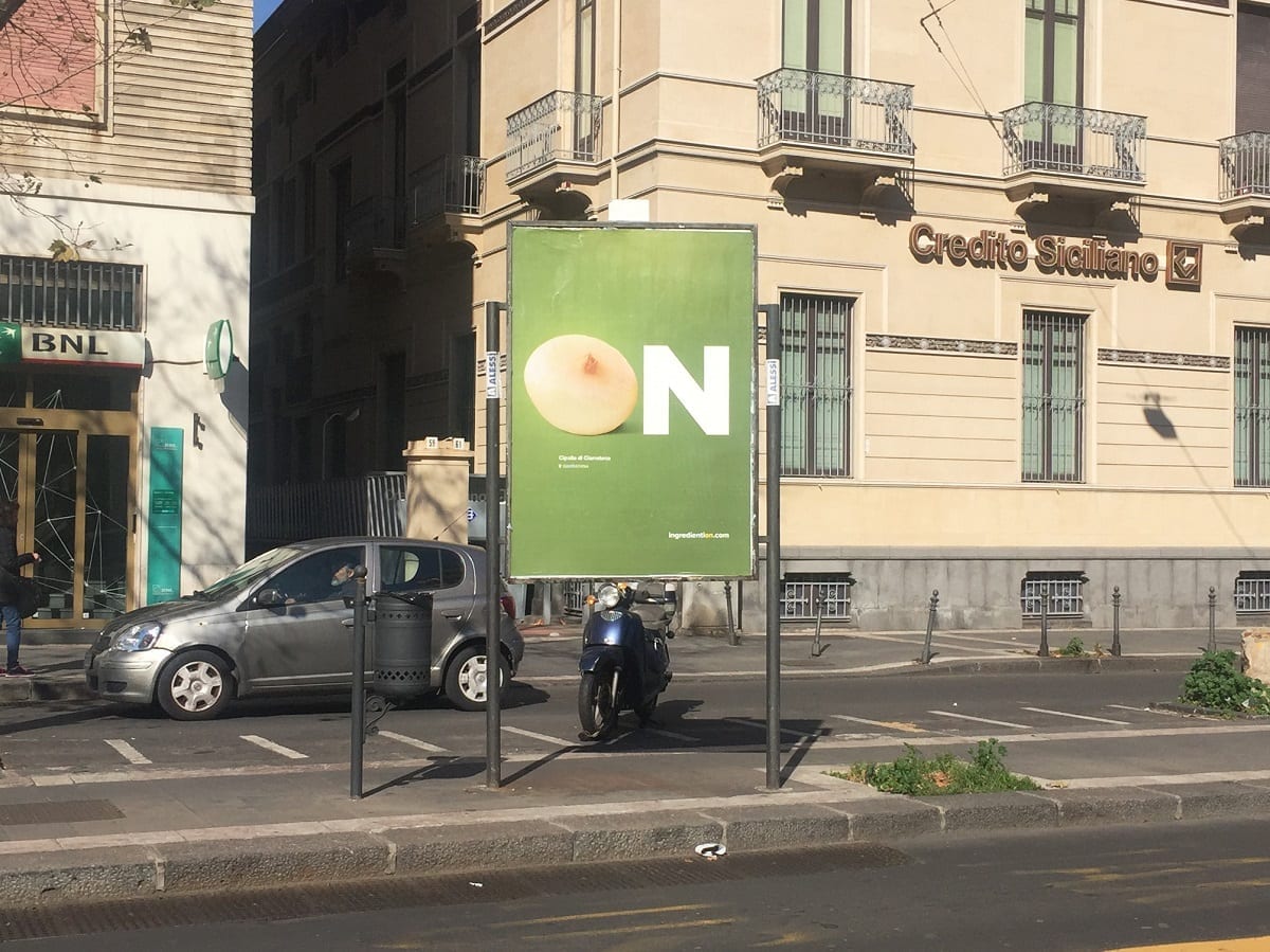 Un cartellone pubblicitario di Fud On per le strade di Catania