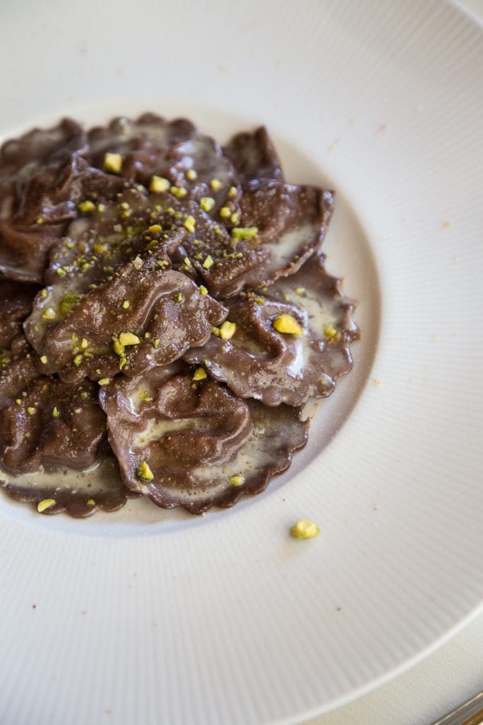 Ravioli di cioccolato con zucca burro e salvia. Lidia bastianich foto di Angelo Trani