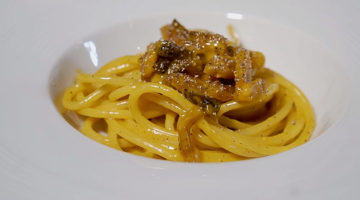 Un piatto di spaghetti alla carbonara
