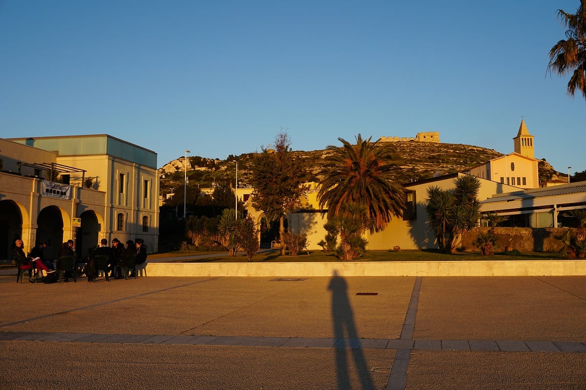 La piazza di Sant'Elia illuminata dal sole