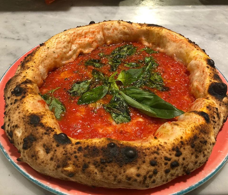 La pizza tonda napoletana di Assaje