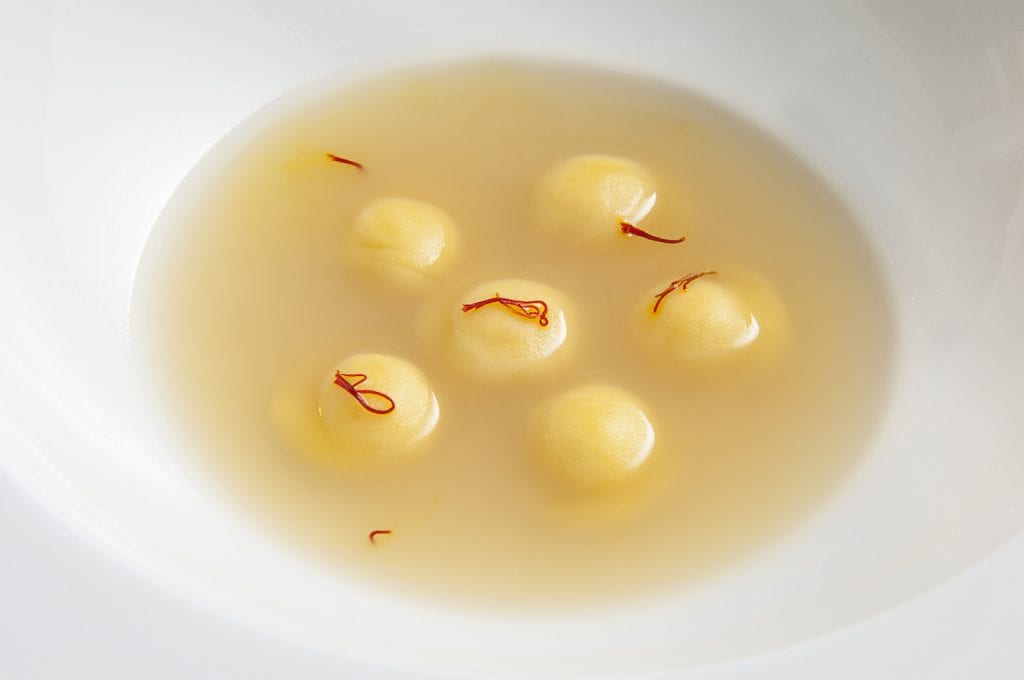 Assoluto di cipolle, parmigiano e zafferano tostato-Niko Romito