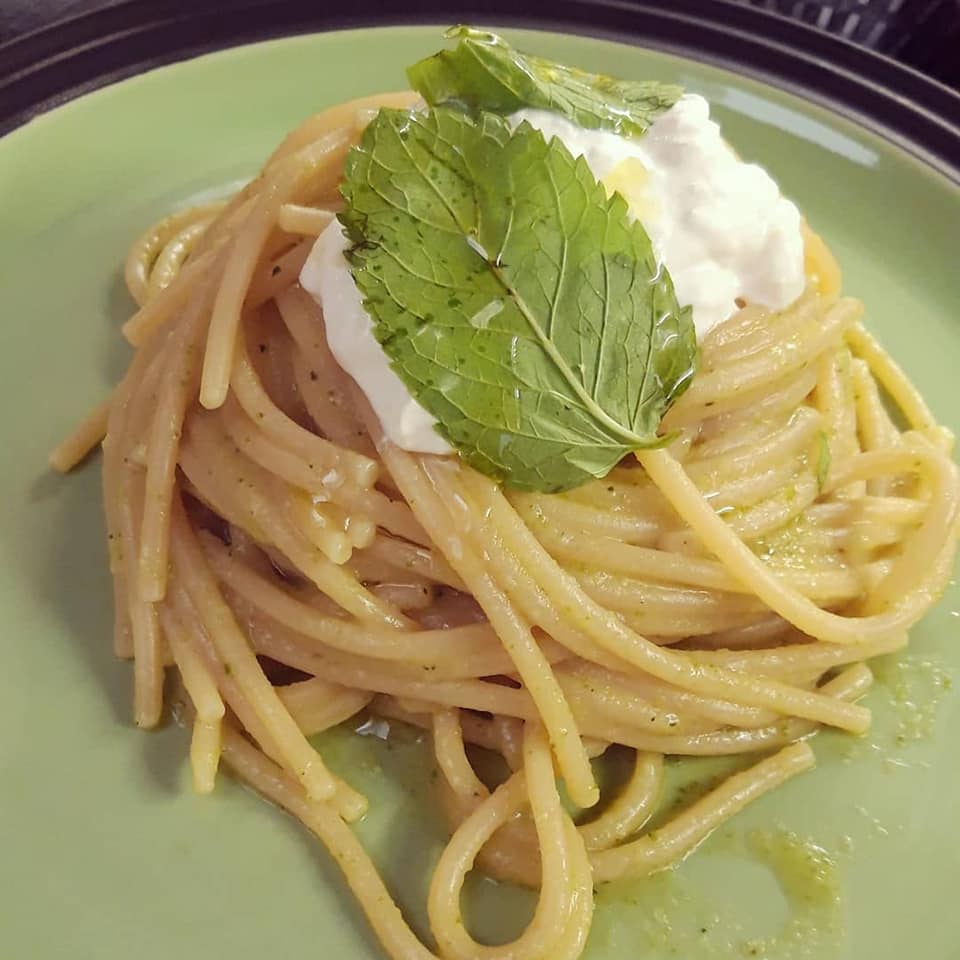 Spaghetti con stracciatella e zucchine alla piola Al Cecchi