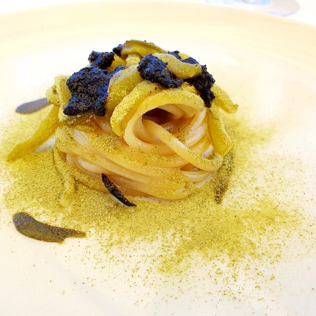 ULIASSI Spaghetti olive nere, peperoni e eucalipto