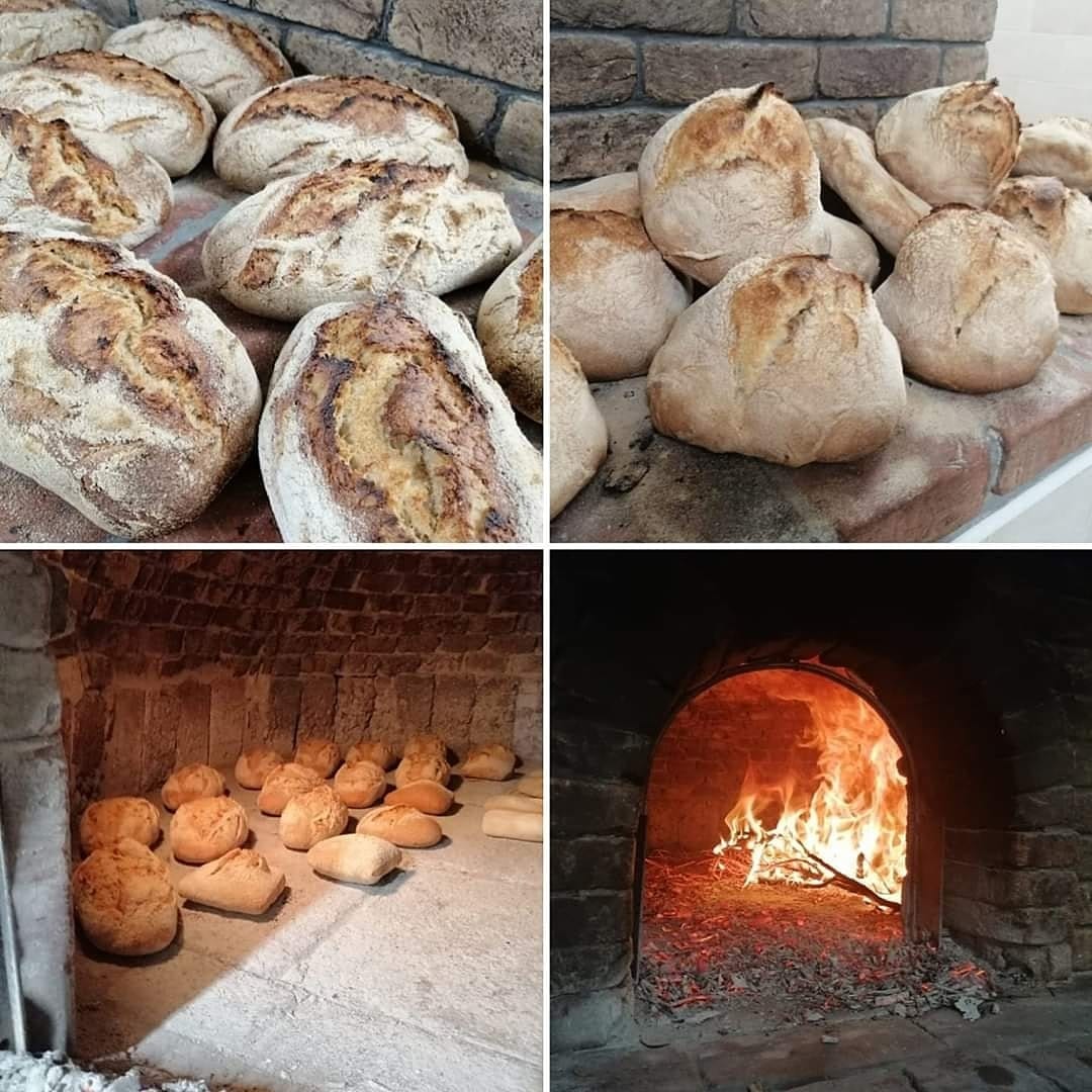 Cottura del pane in forno a legna