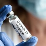 Una fiala di vaccino anti covid