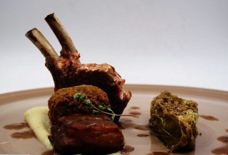 Agnello Laticauda in diverse cotture:  costina arrosto, pancia, polpetta fritta con mentuccia e pecorino, peperoncino verde ripieno