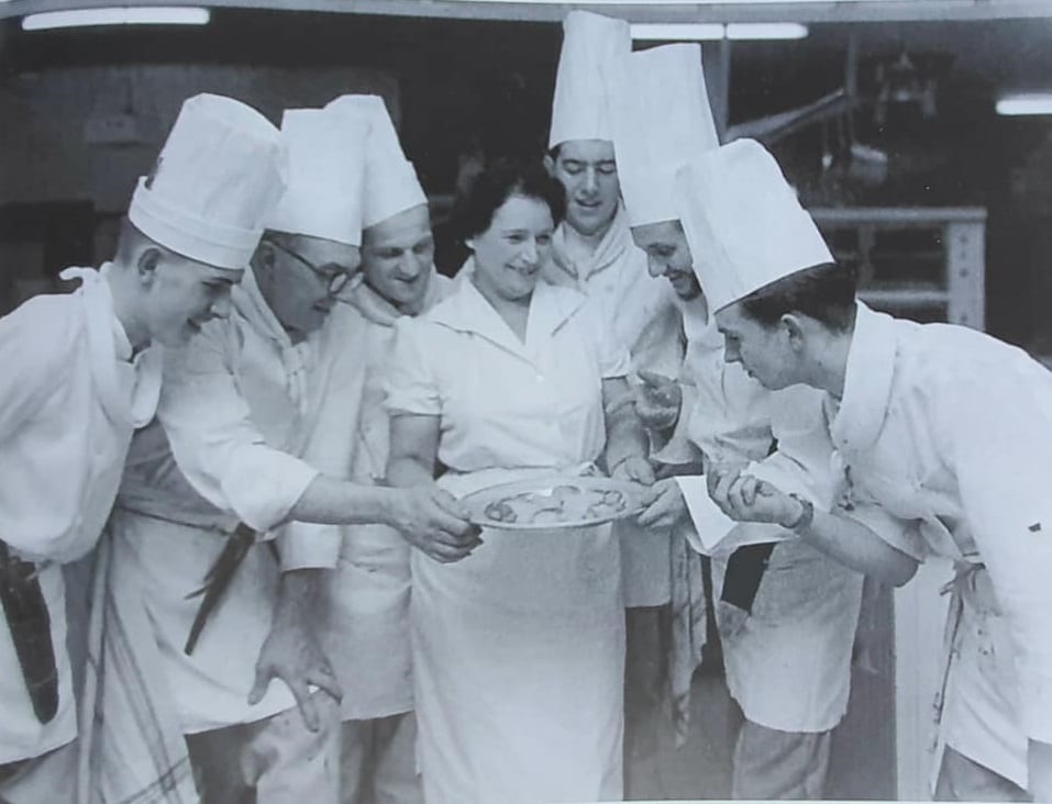 Paulette Blanc in cucina, 1954