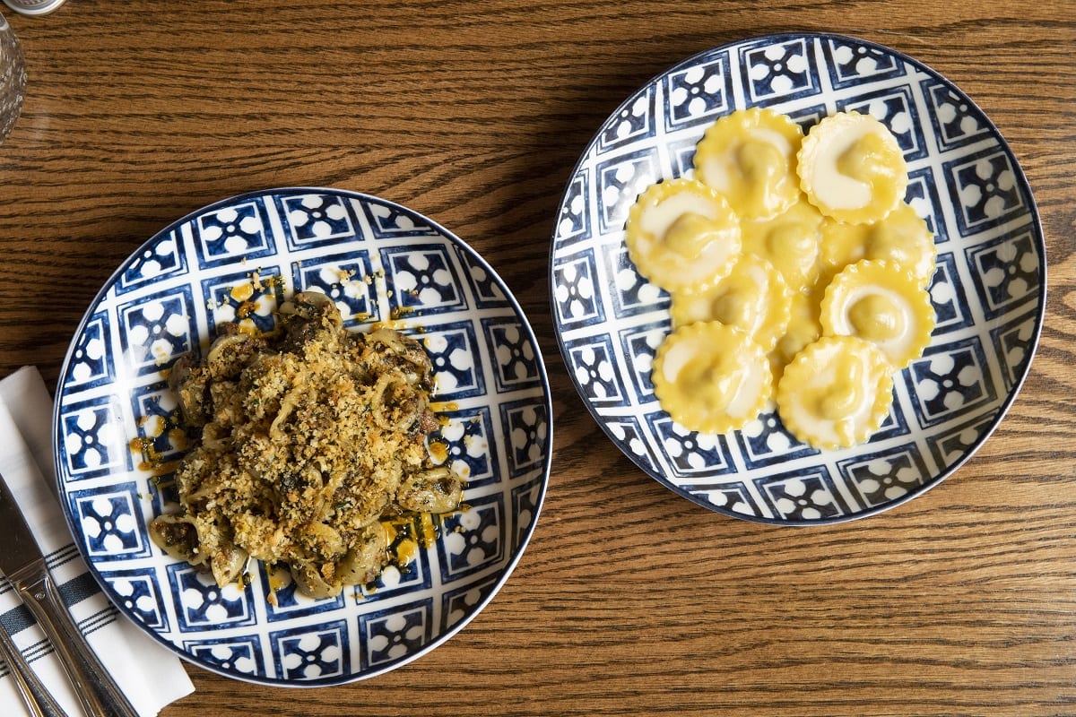 Due piatti di pasta di Rezdora