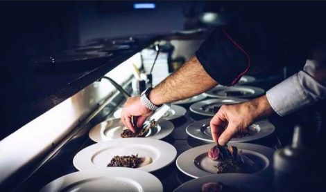 Gli chef italiani più famosi al mondo: dalle cucine alle stelle