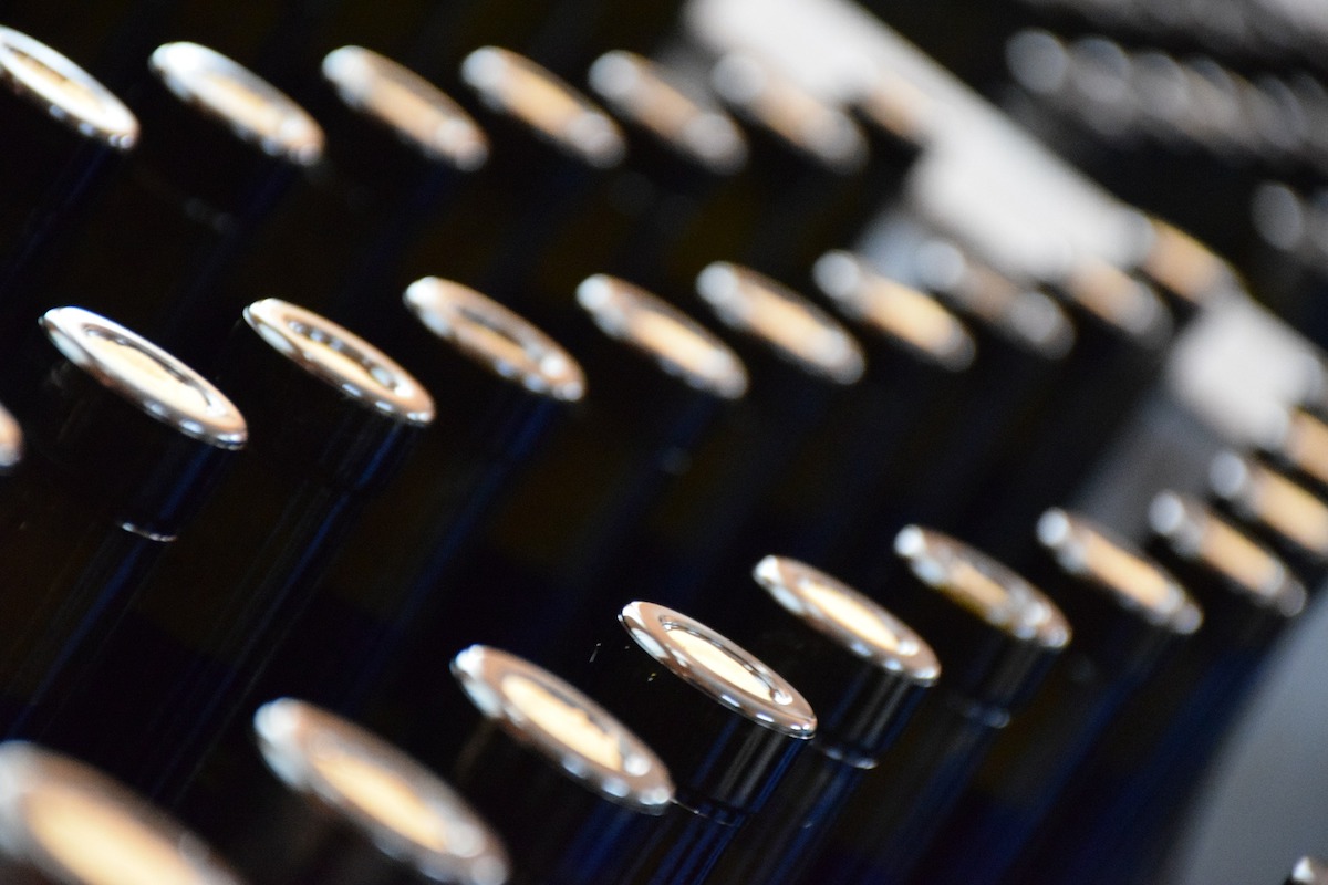 Stoccaggio - export - Bottiglie sfuso - Foto di Ognjen Odobasic da Pixabay