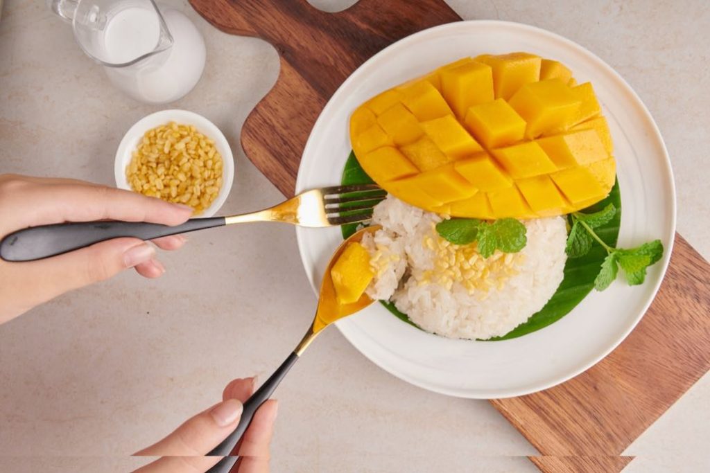 Thai Dessert- Mango with sticky rice