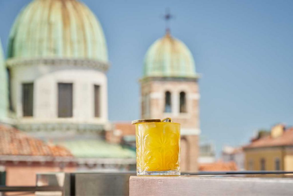 Top of the Carlton Sky Lounge, drink in occasione di Venice Cocktail Week. Foto di Martino Dini