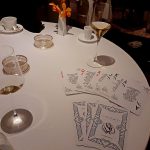 Il vino da bere a cena si sceglie giocando a carte, l'ultima trovata di un grande ristorante di Roma