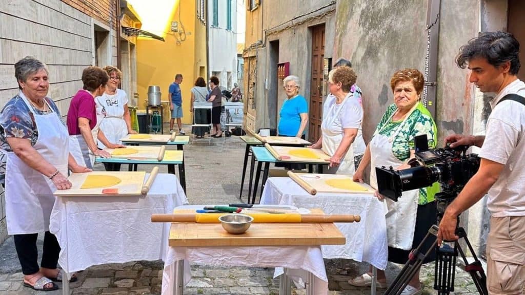 Ancona, il set della ripresa per Netflix: le nonne e il brodetto (foto Il Resto del Carlino)