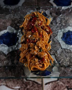 Spaghetti con lupini e pomodorini arrosto, cacio e pepe