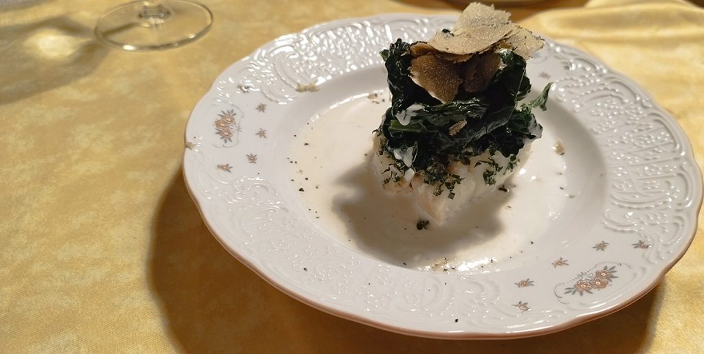 merluzzo, pil pil di mandorle, cavolo nero e tartufo estivo chef_fabrizio_di_romualdo