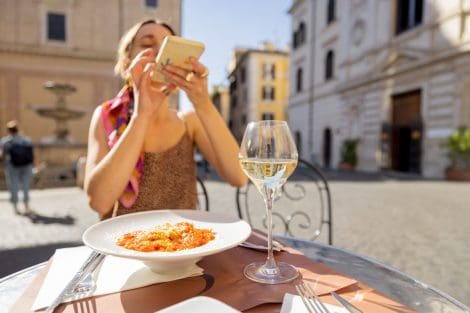 In Italia si viaggia per il cibo: è l'enogastronomia il perno delle vacanze