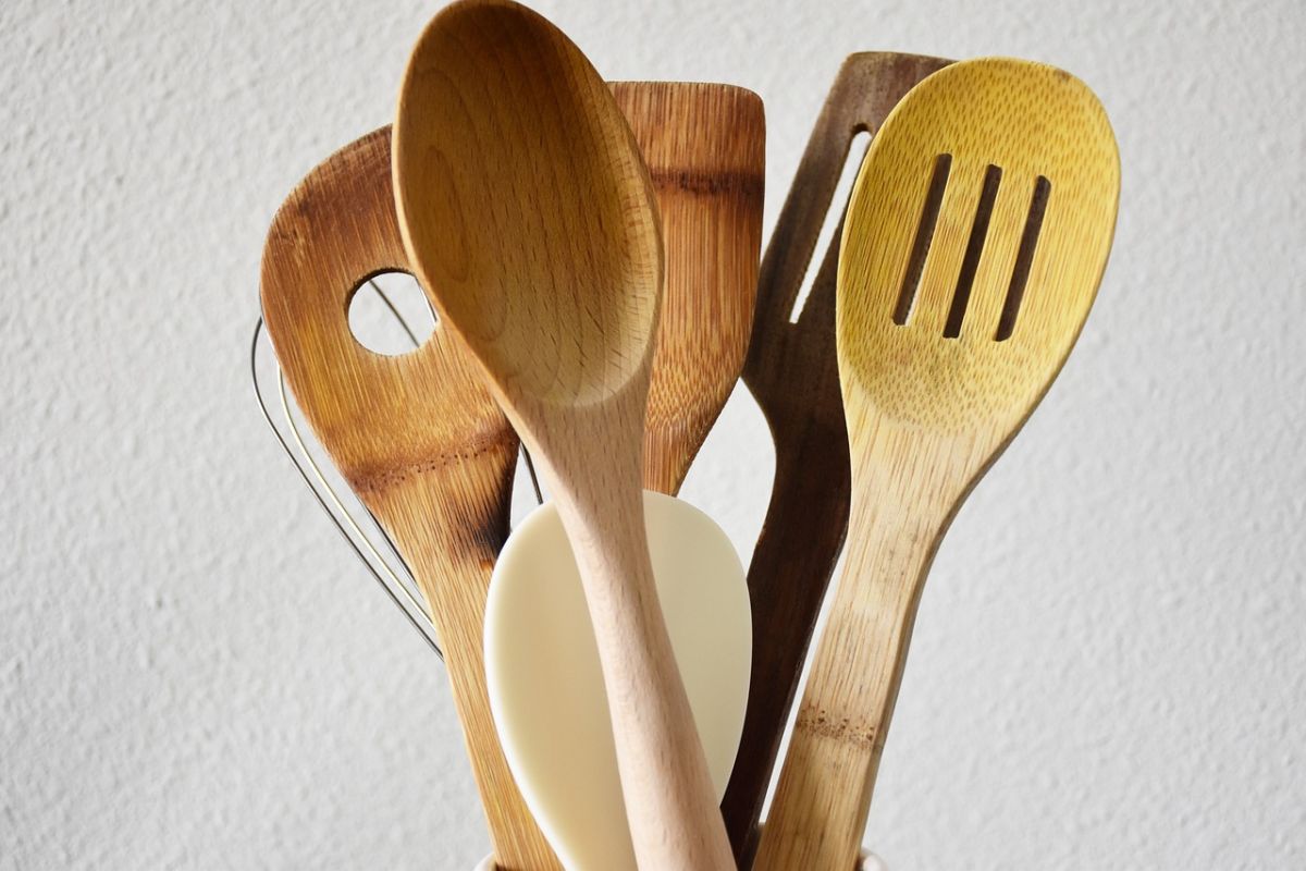Materiali in cucina: il mestolo di legno, il più importante alleato della  tradizione