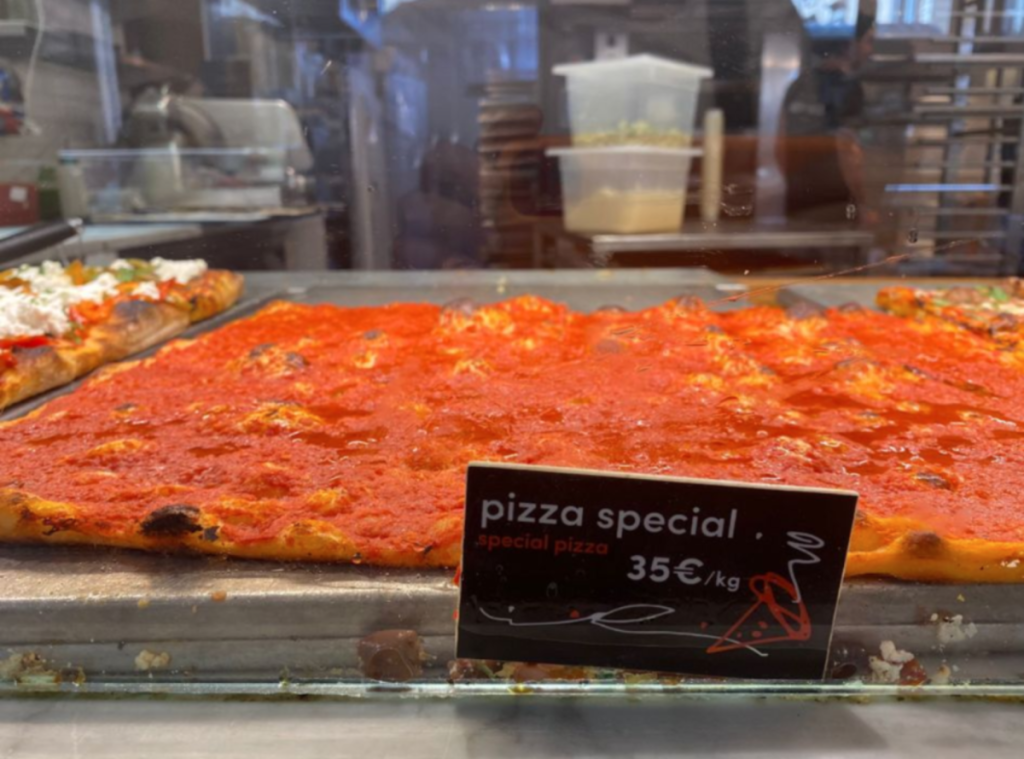 Pizza a 35 euro al chilo a Roma