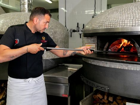 I Maestri dell’Impasto: il casertano Sasà Martucci vince il premio della guida Pizzerie d’Italia 2024