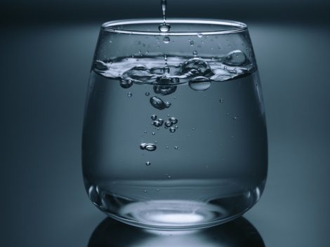 Una petizione ripropone una vecchia battaglia: acqua del rubinetto gratis al ristorante
