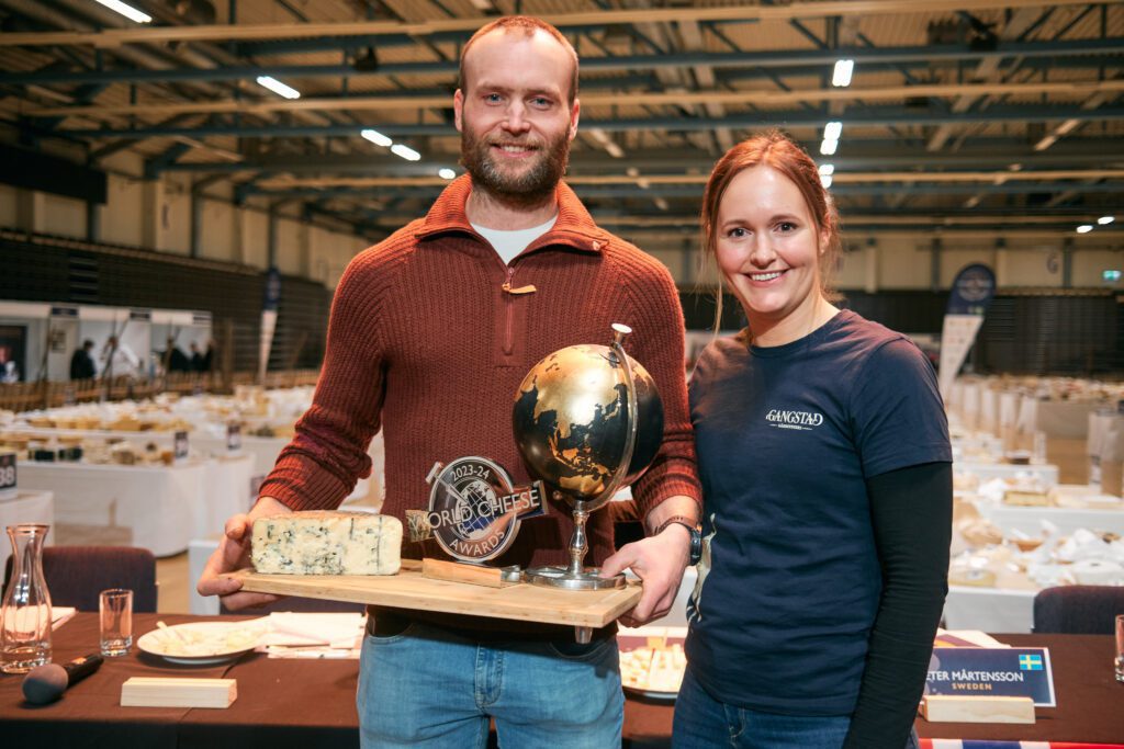 Ole e Maren vincitori con il loro Nidelven Blå, vincitore della 35a edizione dei World Cheese Awards