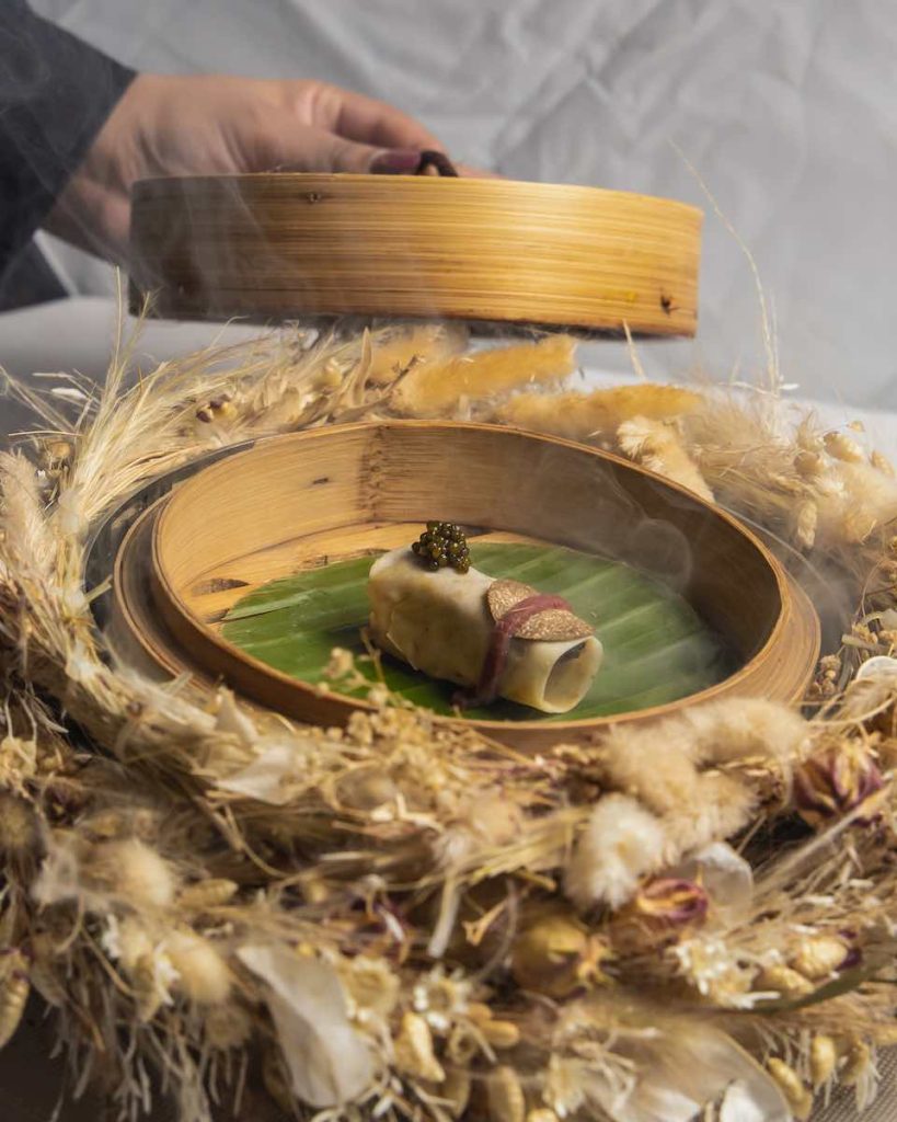 ‘Memories of Peking duck’ with seared foie gras and plum sauce. Foto: James Gillies