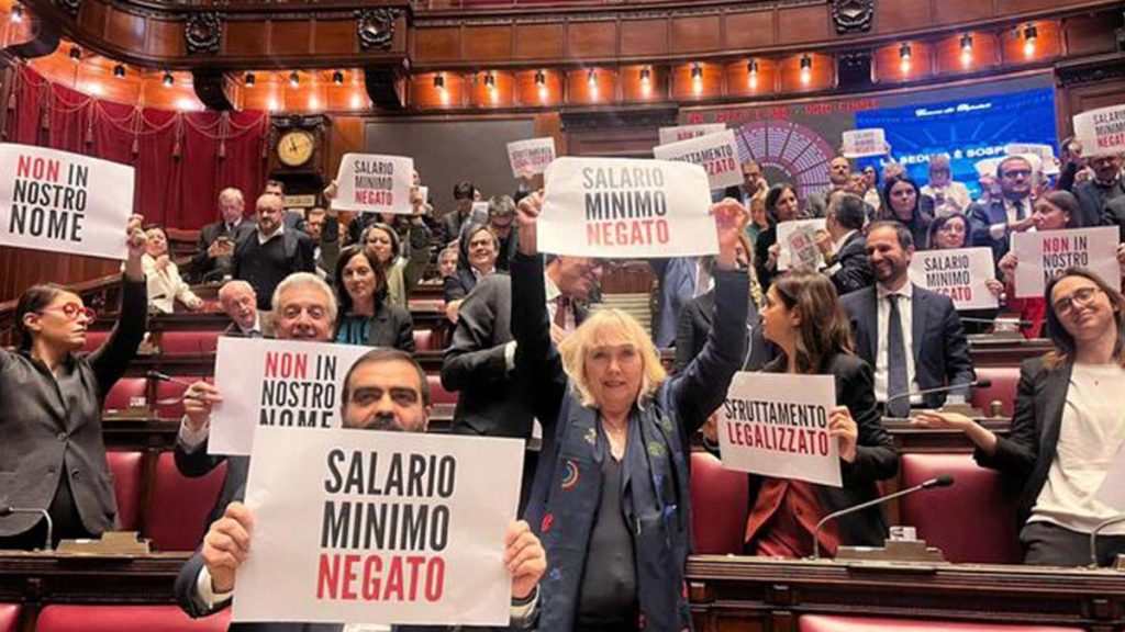 proteste a montecitorio - salario minimo