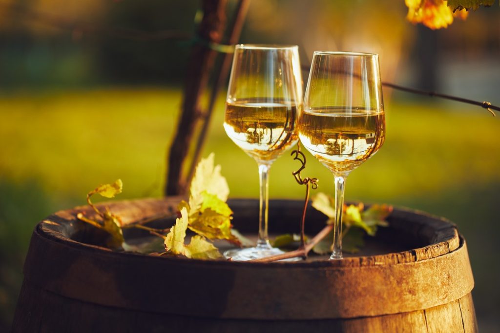 I migliori vini bianchi macerati (orange wine) della Sicilia in due etichette arrivate in finale