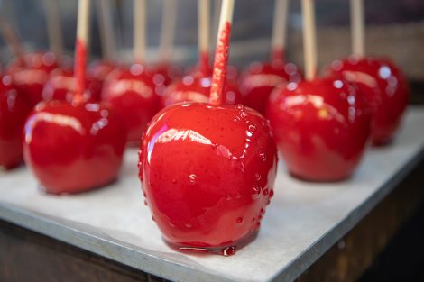Chi ha inventato le mele stregate, il dolce della Festa della Befana di Piazza Navona a Roma