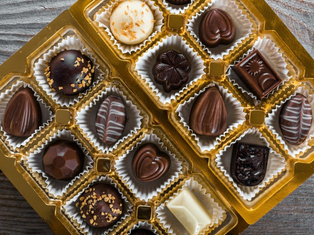 scatola di cioccolatini assortiti per san valentino