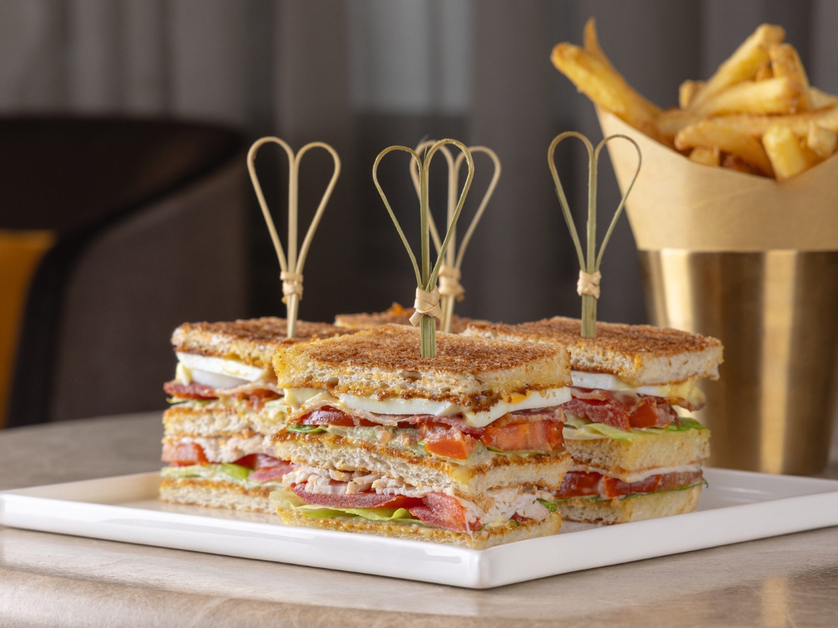 Milano, il migliore club sandwich del mondo diventa rettangolare