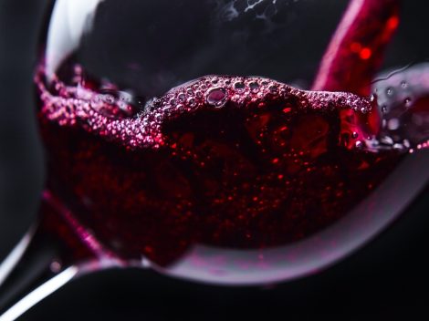 Il vino dealcolato si prende il Vinitaly: il tema più caldo della fiera spacca i produttori