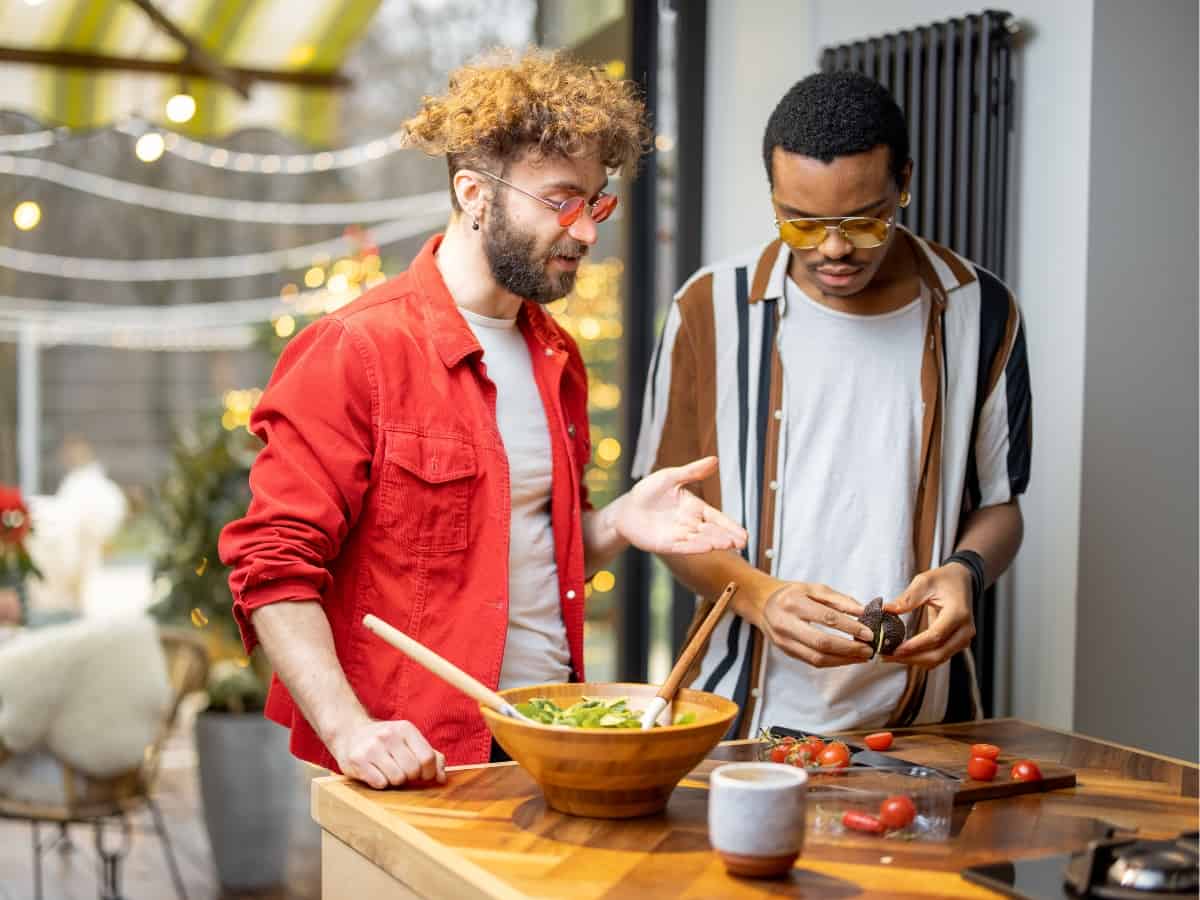 Cucinare in due è terapeutico: crescono i corsi di cucina per coppie -  Gambero Rosso