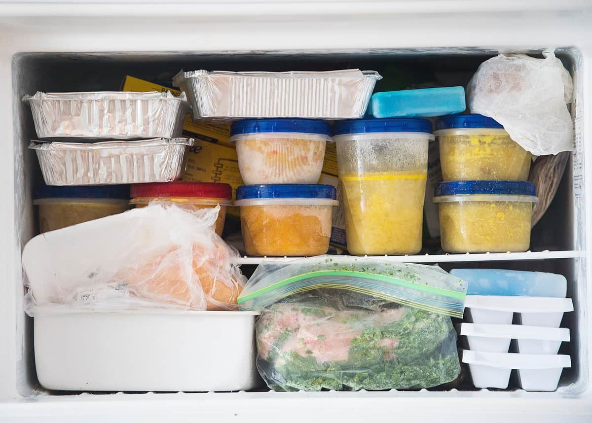 Conservare gli alimenti in freezer: la guida definitiva su cosa si può o non si può congelare