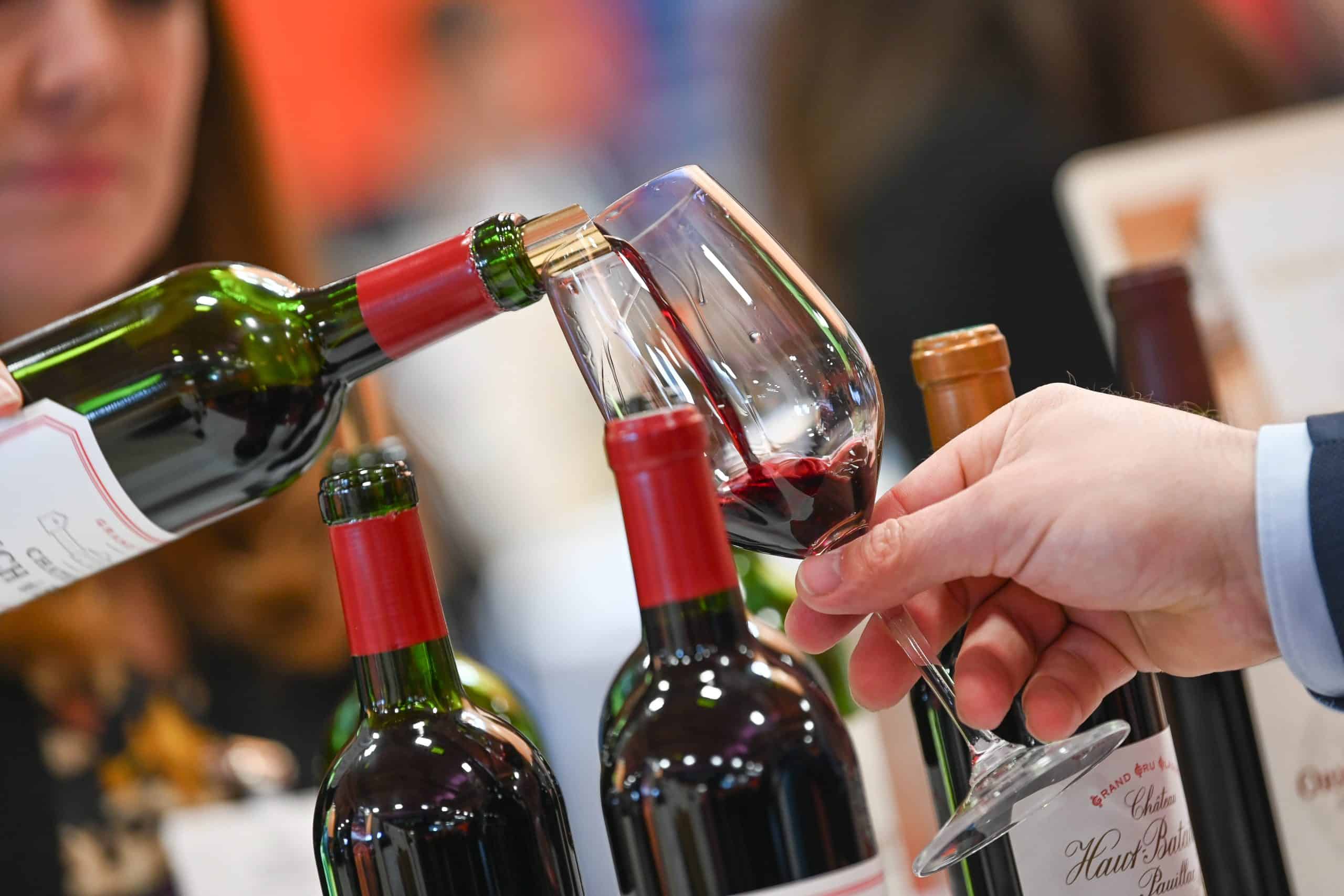 Le quotazioni del Bordeaux vanno giù del 30%. La vendita en primeur 2023 è un disastro