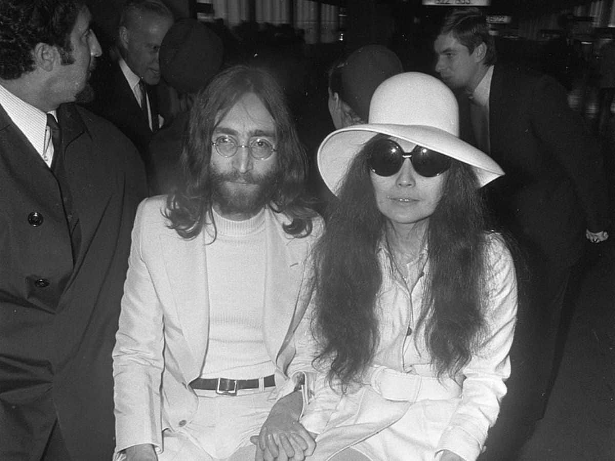"Il primo giorno abbiamo venduto un solo caffè da 85 centesimi". L'incredibile storia del bar preferito da John Lennon e Yoko Ono