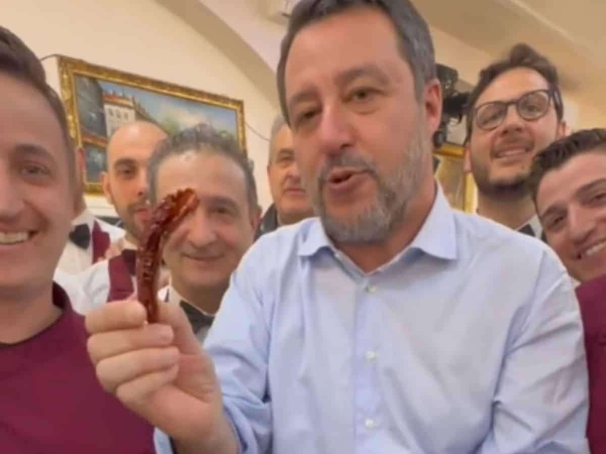 "Alla faccia dell’Europa e della carne sintetica, evviva il peperone crusco". La nuova invettiva di Salvini sul made in Italy