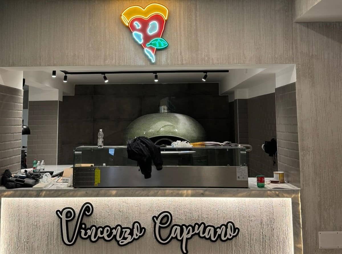 Vincenzo Capuano, il pizzaiolo più social del momento, apre a Bari e offre le prime mille pizze gratis